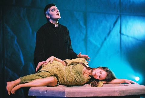 mi_distruggerai_-_lola_ponce-vittorio_matteucci_-_italie_2002.jpg