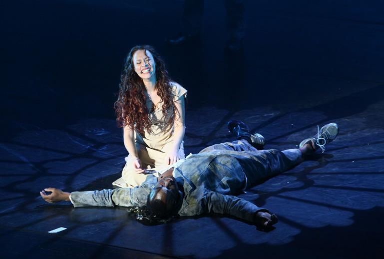 attack_on_notre_dame_-_ian_carlyle-alessandra_ferrari_-_turquie_-_2014.jpg