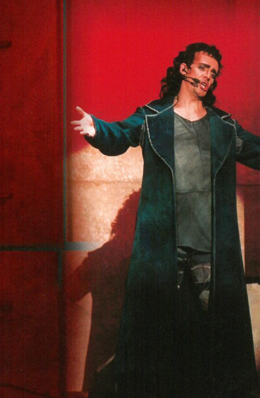 lattaque_de_notre_dame_-_jean_ravel_-_2001.jpg